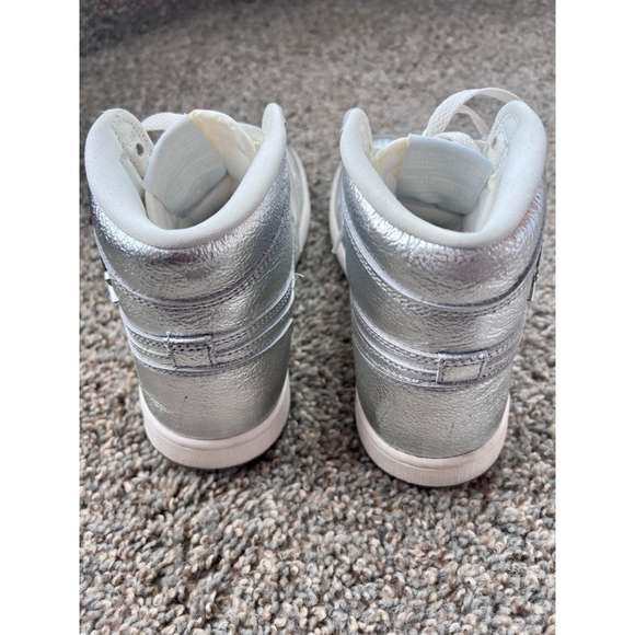 Nike Air Jordan Women's 1 Hi OG Metallic Silver/Photon Dust (FN7249 001) size 7 - Picture 4 of 8